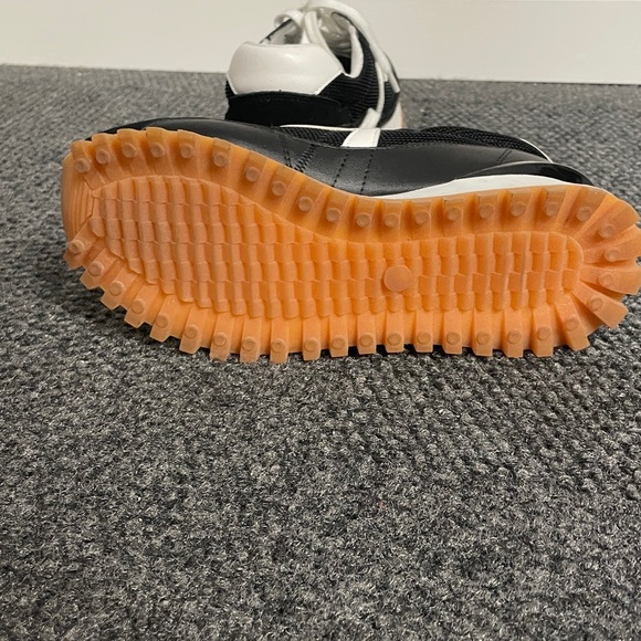 Steve Madden Black & White Chaserr Sneaker Womens size 6 Comfy Fashion - Picture 4 of 5